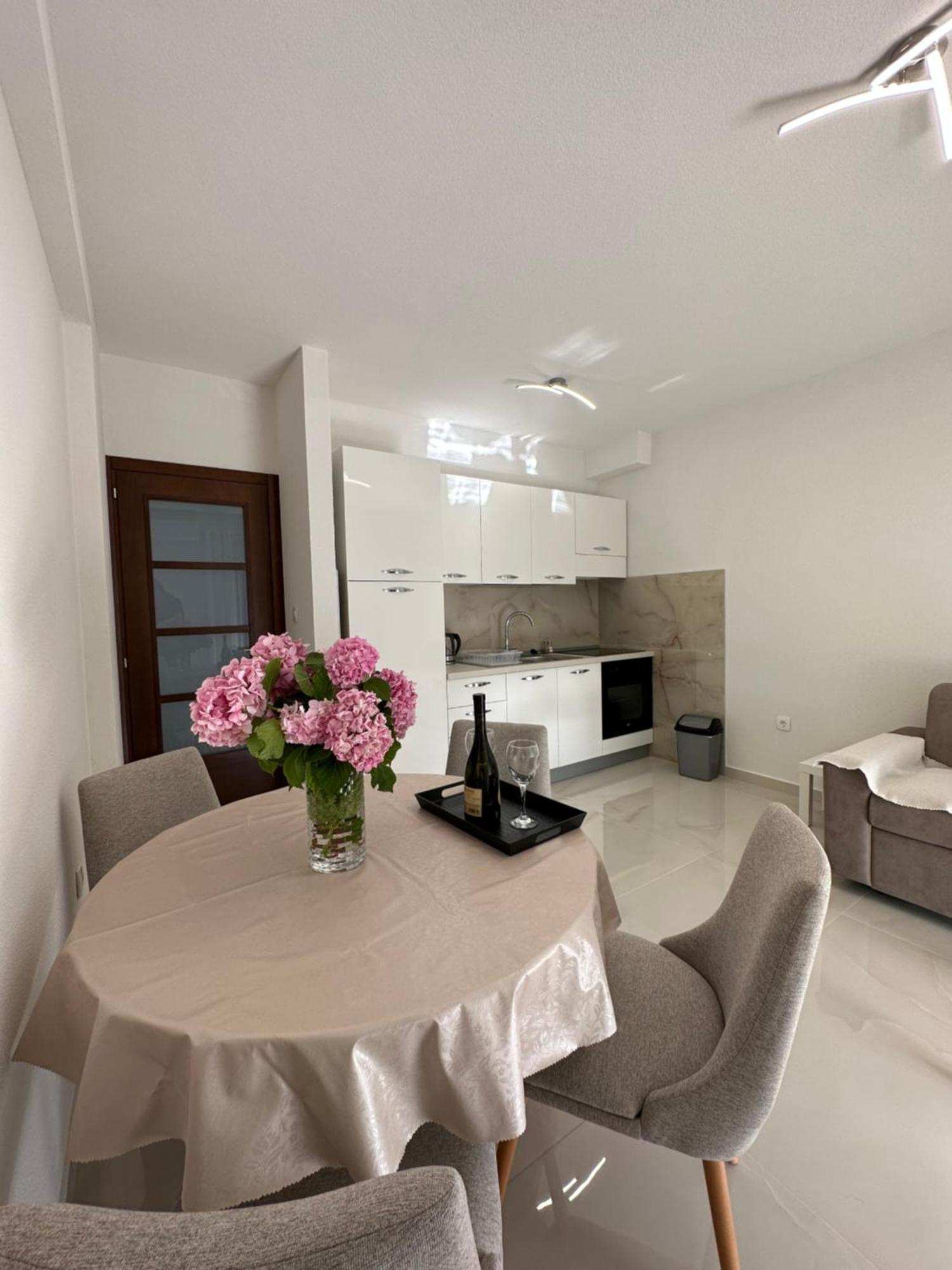 Sunny Apartment Котор Экстерьер фото